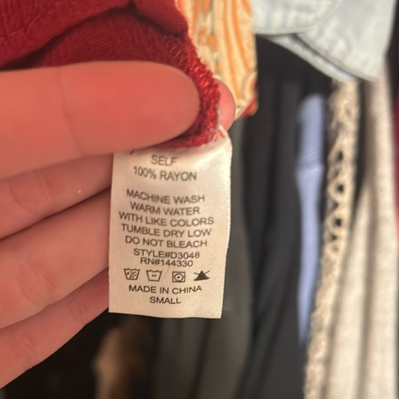 ALYA | long, flowy blouse in deep red - Picture 5 of 6